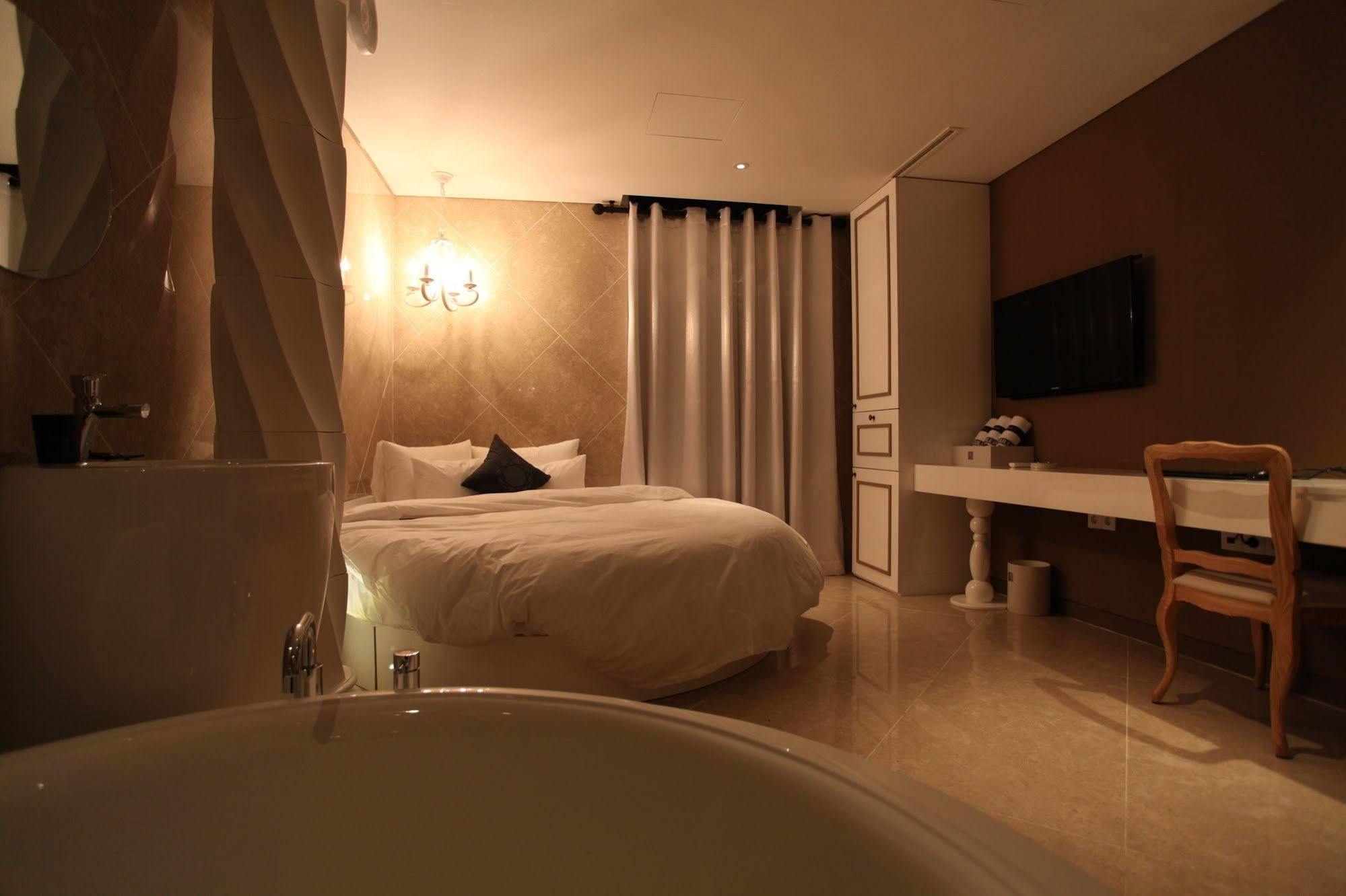 Cullinan Jongno 3*